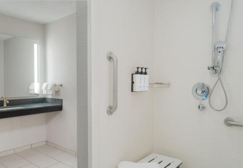 Bagno di Crowne Plaza Indianapolis-Dwtn-Union Stn by IHG