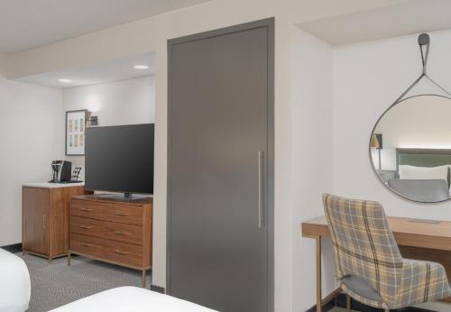 TV o dispositivi per l'intrattenimento presso Crowne Plaza Indianapolis-Dwtn-Union Stn by IHG