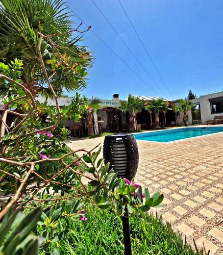 a car tire sitting next to a swimming pool at Dar Iziki in Sidi Kaouki