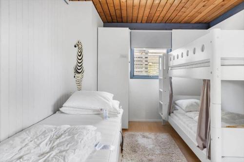 a white bedroom with a bunk bed and a zebra vase at 30144-Kysing-Naes-Odder-Naesvej-44 in Norsminde