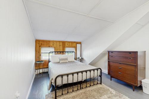 a bedroom with a bed and a dresser at White Mountain Dream House in Conway
