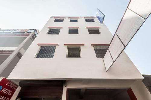 a building with windows on the side of it at Hotel O Maharaja Galaxy in Bankipur