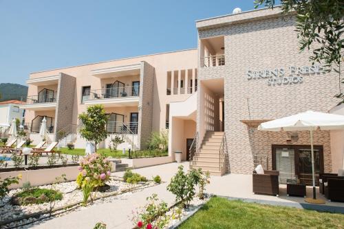 Φωτογραφία από το άλμπουμ του Luxury Sirens Fresh στον Λιμένα