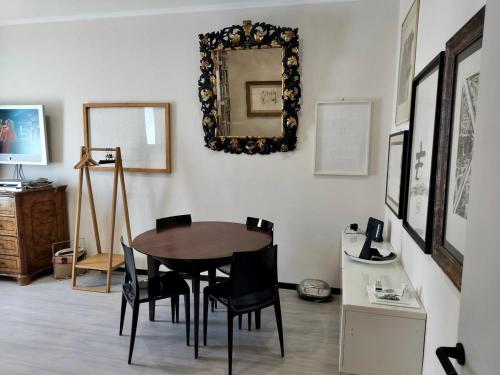 Televisyen dan/atau pusat hiburan di Trastevere Balcony Home