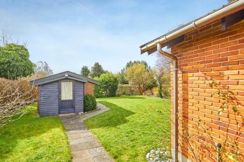 a small shed sitting next to a brick house at 30069-Beder-Hogevaenget-12 in Beder