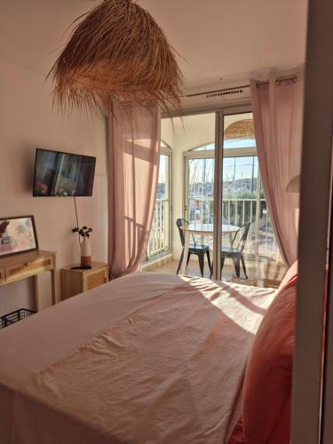 AGREABLE STUDIO VUE PORT AU CAP D'AGDE