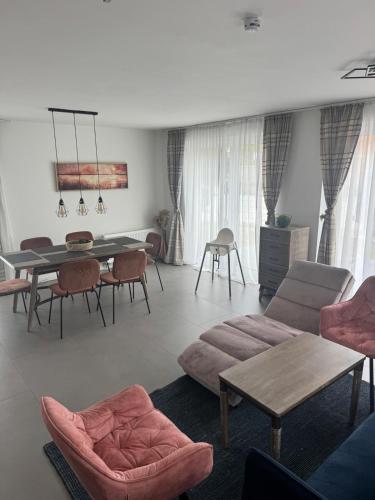 Ruang duduk di Rose Garden - Haus mit Garten & 3 Schlafzimmern