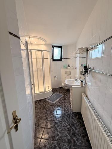 a bathroom with a sink and a tub and a toilet at Bungalow sunshine in Weilerswist