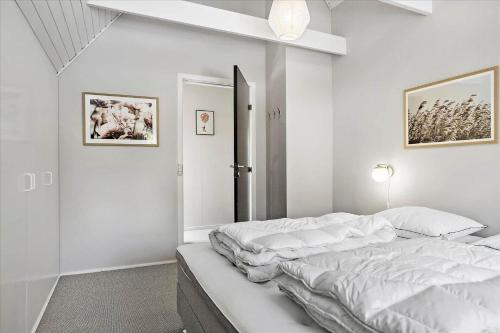 a white bedroom with a large bed in it at 40117-juelsminde-Gludvej-7 in Juelsminde