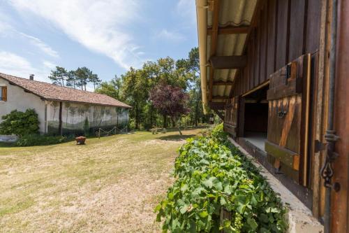 Κήπος έξω από το Maison de mordoit