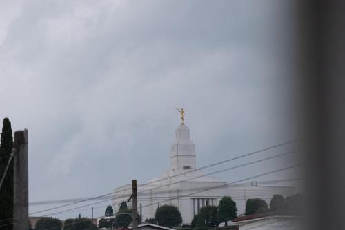 a large white building with a tower on top of it at Los Cerezos Zona 9 - Templo SUD, CUNOC Y CEMACO in Quetzaltenango
