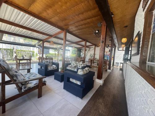 Ruang duduk di Pousada Pono Village