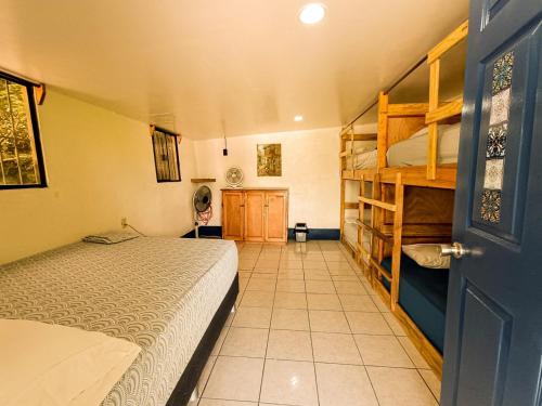 Hostal El Rioにあるベッド