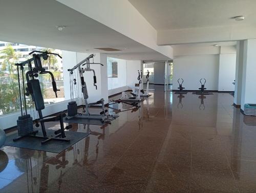 Palestra o centro fitness di Apartamento de lujo frente al mar en residencia con piscina, planta electrica y gym