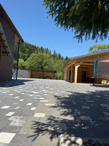 Das Gebäude in dem sich das Ferienhaus befindet