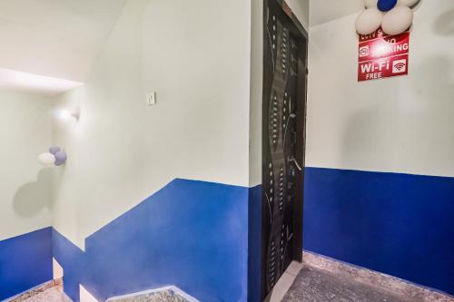 a room with blue and white walls and a door at Hotel O Maharaja Galaxy in Bankipur