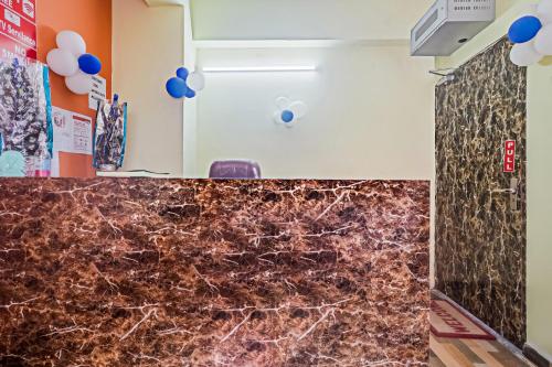 an office lobby with a marble counter and blue balloons at Hotel O Maharaja Galaxy in Bankipur