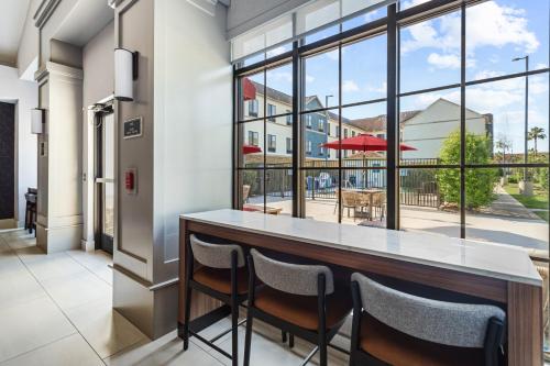 Балкон или терраса в Homewood Suites Beaumont