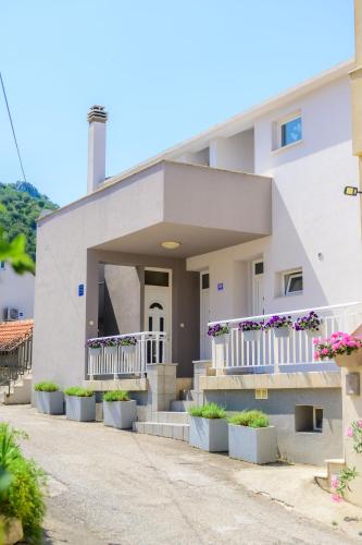 Apartments Galeb