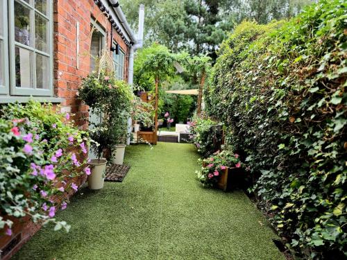 ナントウィッチにあるCosy retreat with hot tubのギャラリーの写真