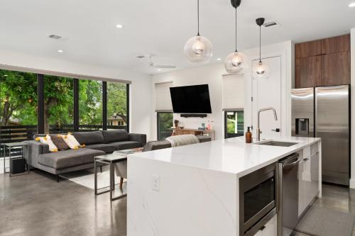 an open kitchen and living room with a couch at Luxe Riverside Condo in Austin