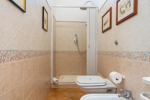a bathroom with a shower and a toilet and a sink at Oasi Urbana con Terrazza e Vista in Cagliari