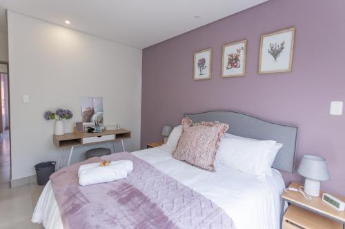 a bedroom with a large bed with white sheets at No 19 at 1 on York - luxury townhouse in George