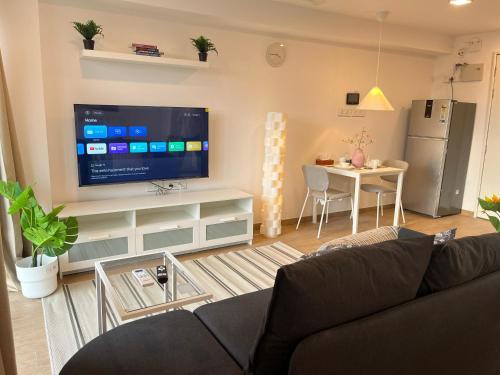 Televisyen dan/atau pusat hiburan di OSI Apartments Viman Nagar