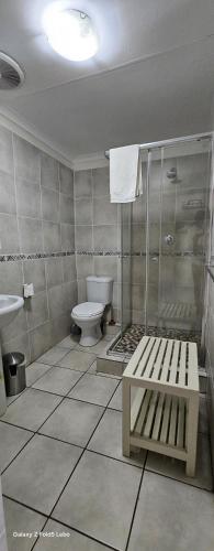 Bilik mandi di Donum Ex Deo Self catering units
