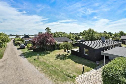 an overhead view of a house with a driveway at 30007-Malling-Hyldevaenget-9 in Malling