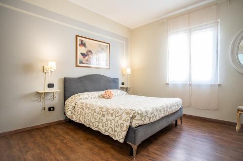 a bedroom with a bed and a large window at Residence Cà di Capri in Bussolengo