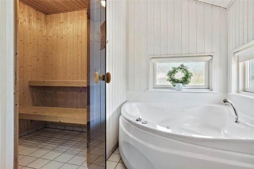 Ένα μπάνιο στο 40501-Juelsminde-Pot-Strandby-251