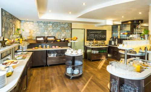 a restaurant kitchen with a buffet line with food at Hotel Karl-Wirt in Perchtoldsdorf