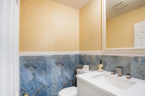 Koupelna v ubytování Wallkill 4BR Retreat Large Yard Pet Friendly
