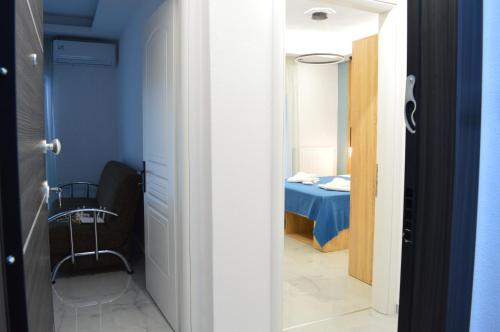 Ένα ή περισσότερα κρεβάτια σε δωμάτιο στο Cem's Luxury Apartment