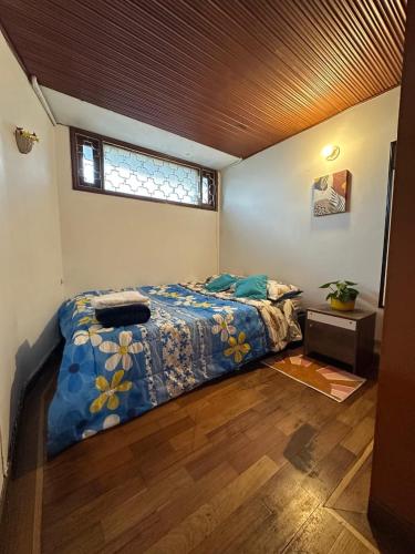 a bedroom with a bed and a window at Hostal Casalé Usaquén Embajada de Mexico in Bogotá