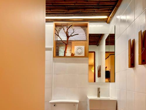 Bilik mandi di Piristay Accommodation boasting a healing space in the city center and a unique feeling of vacation spot