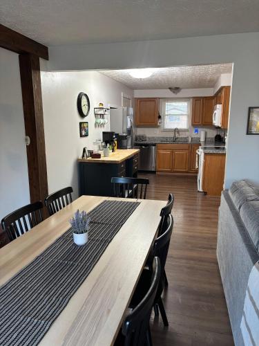 Φωτογραφία από το άλμπουμ του Comfortable Family & Dog Friendly w/ Fenced Yard σε Sulphur Grove