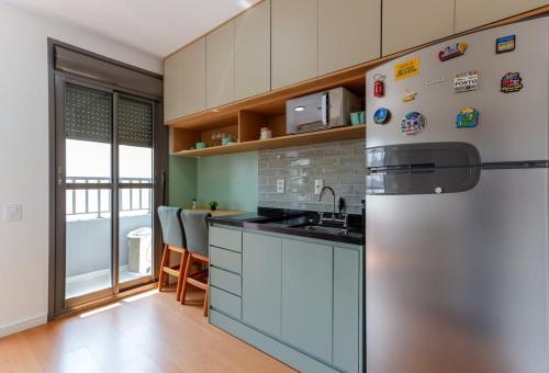 Una cocina o cocineta en Studio Novo com Academia em Perdizes - Allianz 5min a pé