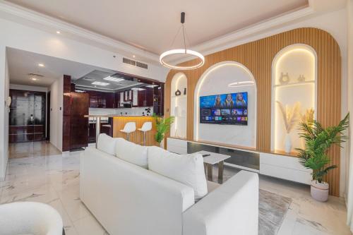 Luxury 3 BHK High Floor Pool, Gym Sauna Opal 2705