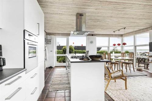 Una cocina o cocineta en 40335-Juelsminde-Niels-Rasmussens-Vej-100