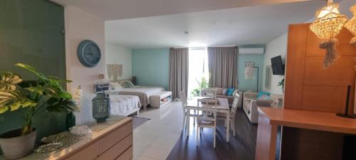 Estudio con vista al jardìn en Town Center Playa Blanca Panama