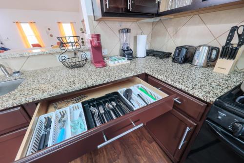 Cucina o angolo cottura di Kitchen Foosball Fenced Yard Parking