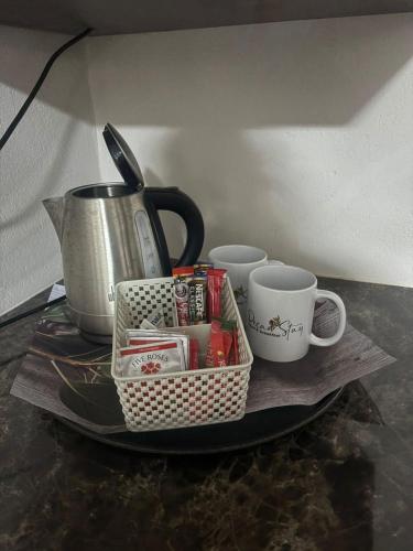 Kemudahan buat kopi dan teh di Pecan Stay Bed and Breakfast