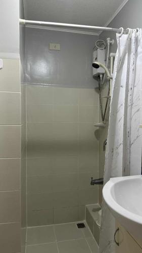 Gallery image of 2BR Condo at Sanremo with Full Kitchen plus Fast&Unli Wi-Fi Free Netflix and Free Access to Pool and Gym in Cebu City
