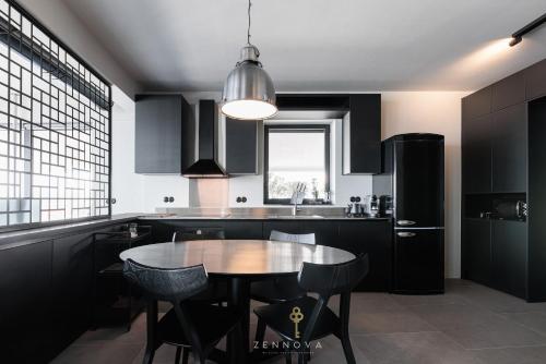 Nero Luxury Flat by Zennova