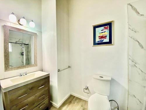 Gambar di galeri bagi The Hummingbird Villa di Saint Johnʼs
