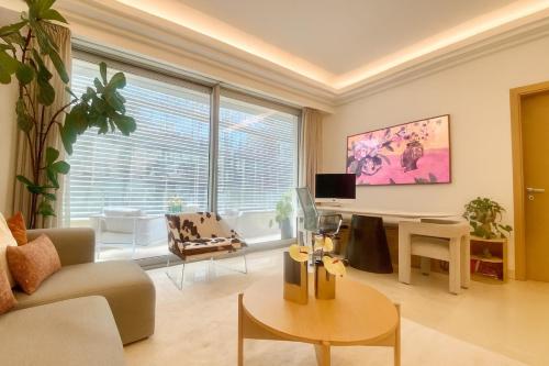 Μια τηλεόραση ή/και κέντρο ψυχαγωγίας στο New Luxury Spacious Apartment, Centrally located