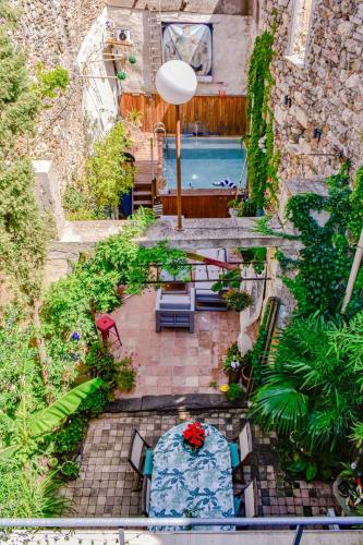 a patio with a table and chairs and a pool at Les deux arches in Caunes-Minervois