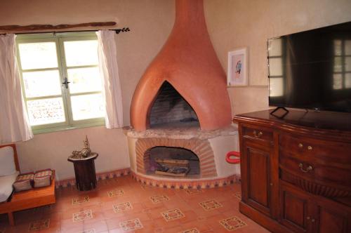 a fireplace in a living room with a tv at Villa Nouran Beldi 2Chambres in Essaouira
